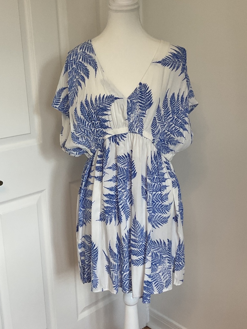 ⭐️CUPSHE Leaf Print V-Neck Cover-Up Dress - size XL - Picture 3 of 9